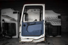 Φόρτωση εικόνας στο πρόγραμμα προβολής γκαλερί, ΠΟΡΤΑ MERCEDES ACTROS MEGA MP I ΔΕΞΙΑ (ΣΥΝΟΔΗΓΟΥ) - Foreas Truck Parts Store